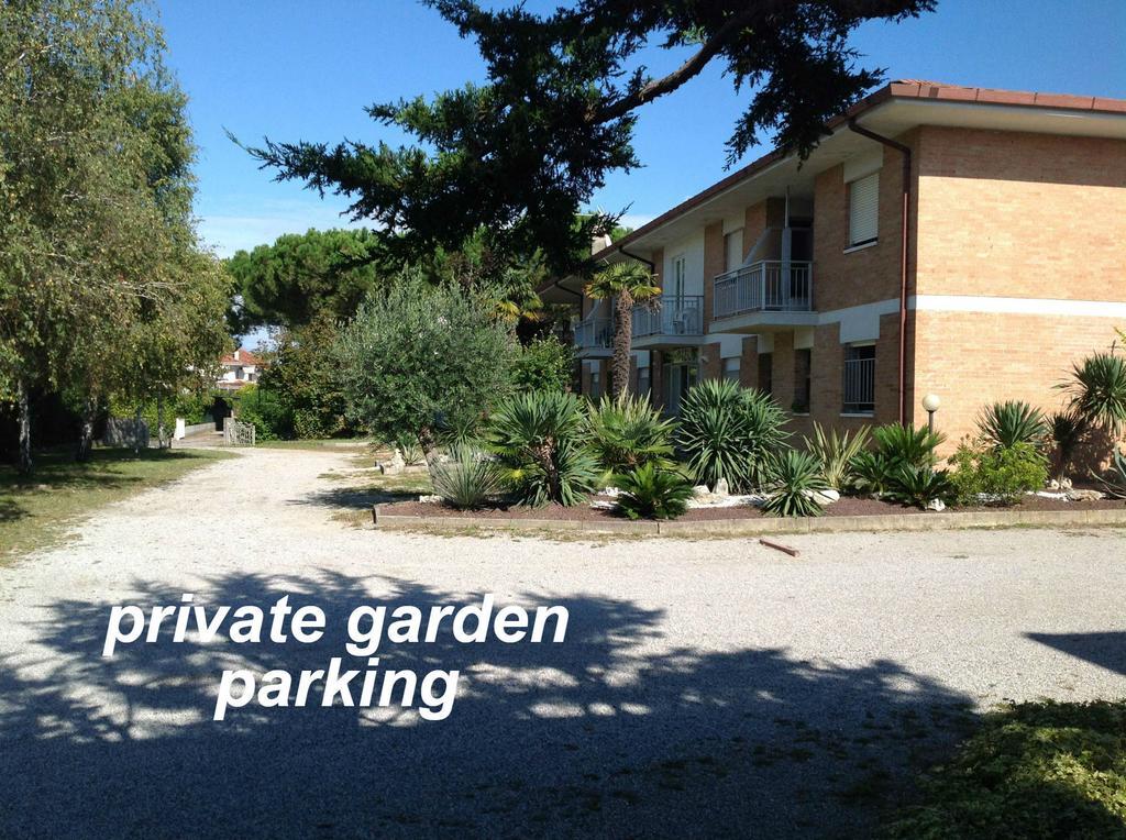 Hotel Alex Lignano Sabbiadoro Exterior photo